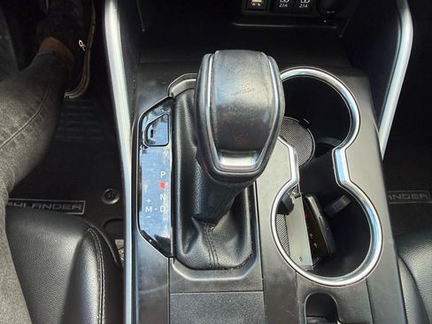 Used 2021 Toyota Highlander XSE FWD image 28