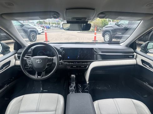 Used 2025 Toyota Camry XLE AWD/4WD image 10