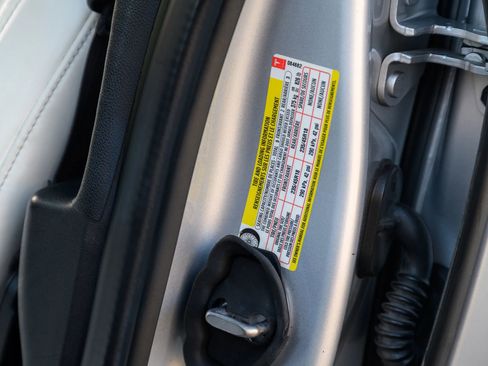 Used 2018 Tesla Model 3 Long Range image 95