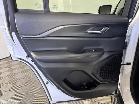 Certified 2023 Jeep Grand Cherokee Altitude AWD/4WD image 33