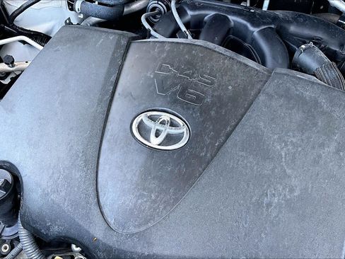 Used 2021 Toyota Highlander Limited FWD image 31
