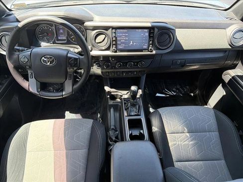 Used 2020 Toyota Tacoma TRD Off-Road w/ Technology Package AWD/4WD image 24