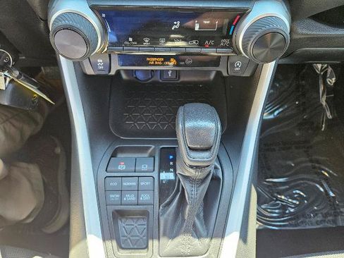 Used 2021 Toyota RAV4 LE w/ Carpet Mat Package (TMS) AWD/4WD image 20