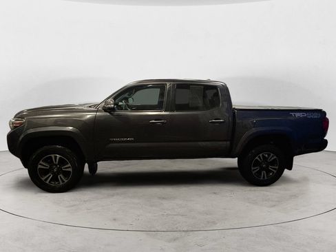 Used 2019 Toyota Tacoma TRD Sport AWD/4WD image 2