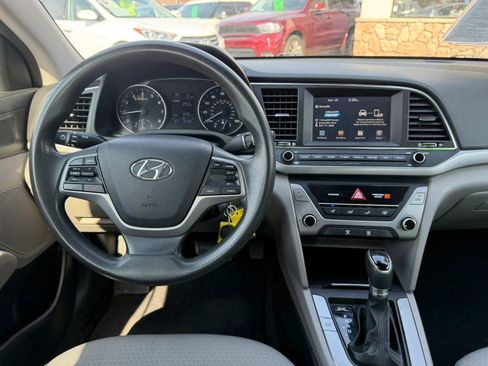 Used 2017 Hyundai Elantra SE image 23
