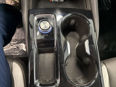 Certified 2025 Buick Envision Sport Touring image 9