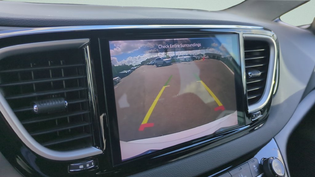 Used 2025 Chrysler Pacifica Select FWD image 15