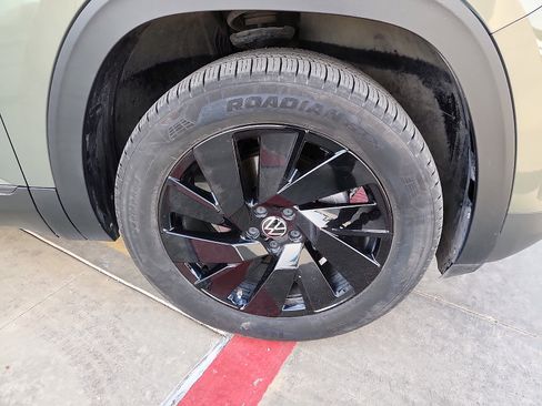 Certified 2026 Volkswagen Atlas Cross Sport SE FWD image 9