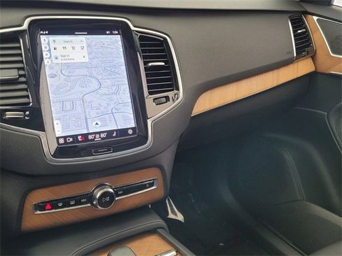 Certified 2025 Volvo XC90 B6 Ultra image 32