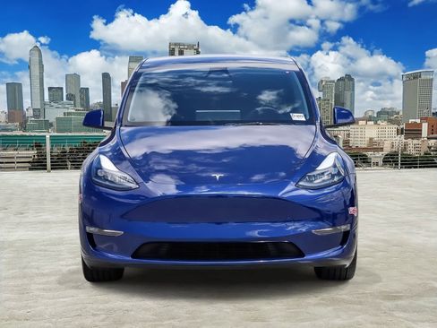 Used 2024 Tesla Model Y Long Range AWD/4WD image 2