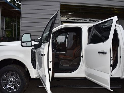 New 2025 Ford F350 King Ranch w/ Chrome Package image 21