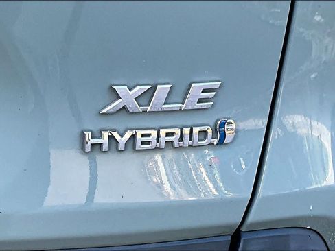 Used 2021 Toyota RAV4 XLE Premium AWD/4WD image 10