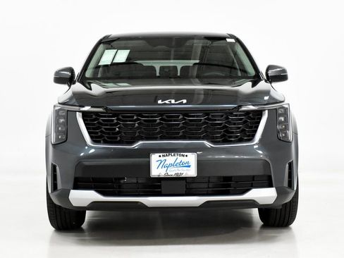Certified 2024 Kia Sorento LX image 3