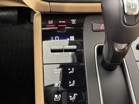 Certified 2026 Porsche Macan AWD/4WD image 16