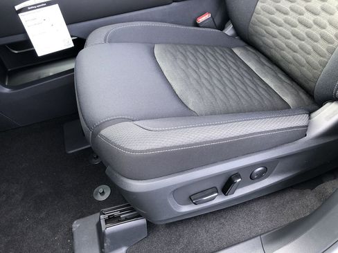 New 2025 Nissan Pathfinder SV image 24