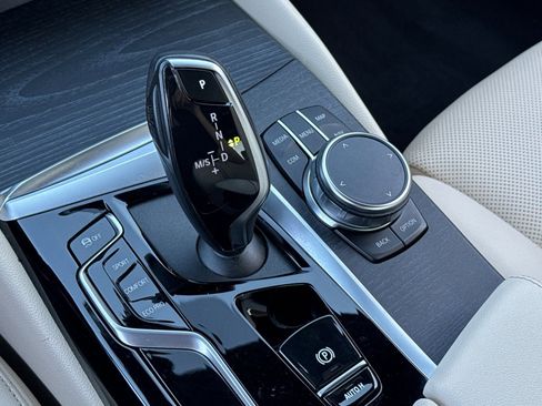 Used 2023 BMW 530i w/ Premium Package image 18