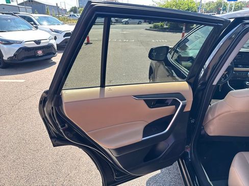 Used 2023 Toyota RAV4 LE AWD/4WD image 37