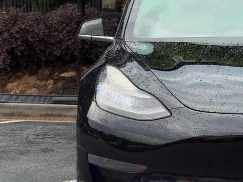 Used 2020 Tesla Model 3 Standard Range Plus RWD image 3