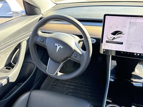 Used 2020 Tesla Model 3 Long Range image 26