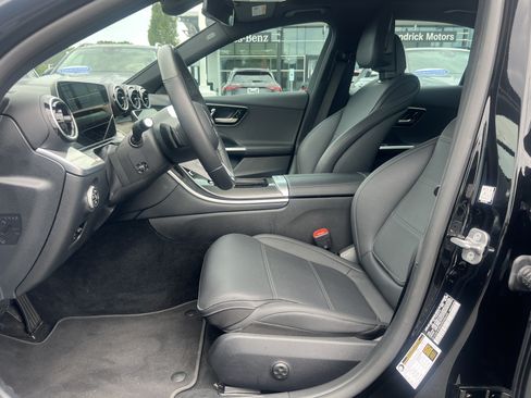 Used 2025 Mercedes-Benz C 300 4MATIC Sedan image 17