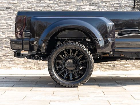 Used 2022 Ford F450 Limited w/ FX4 Off-Road Package image 9