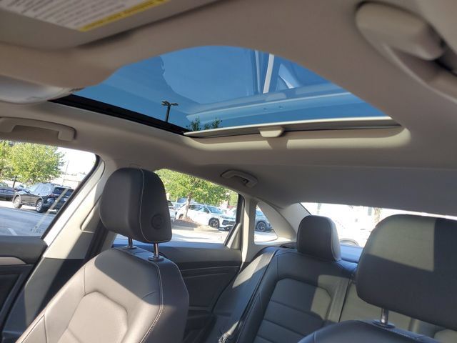 Certified 2024 Volkswagen Jetta SE w/ Panoramic Sunroof Package FWD image 23