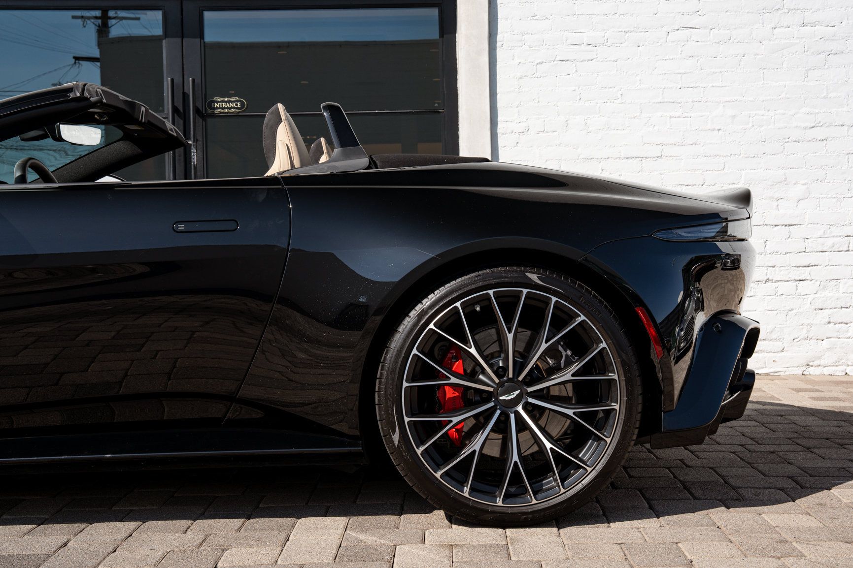 Used 2023 Aston Martin V8 Vantage Roadster RWD image 19