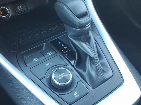 Certified 2025 Toyota RAV4 LE image 19