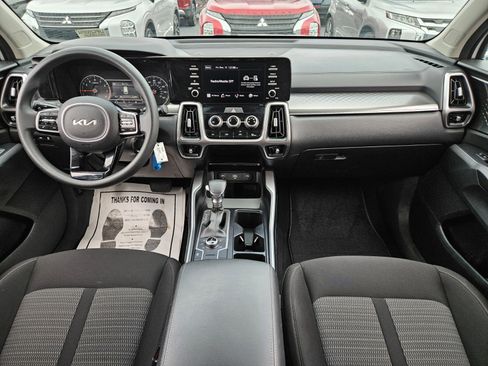 Used 2023 Kia Sorento LX image 13