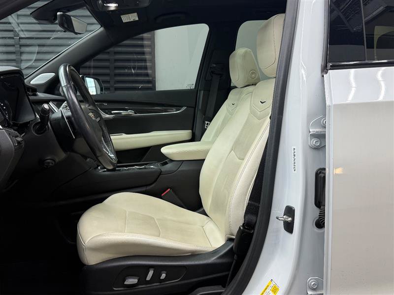 Used 2023 Cadillac XT6 Sport w/ Technology Package AWD/4WD image 9