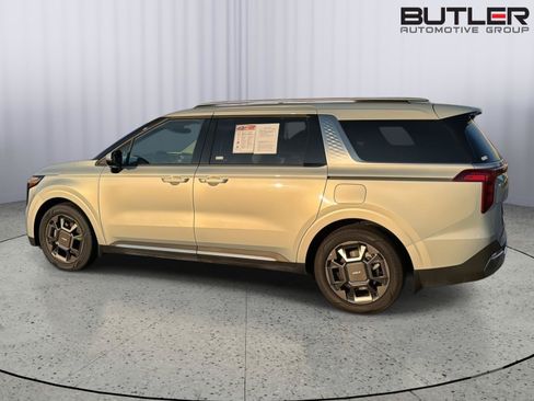 Used 2025 Kia Carnival SX FWD image 3