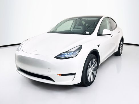 Used 2024 Tesla Model Y Long Range AWD/4WD image 3
