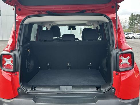 Used 2020 Jeep Renegade Latitude w/ UConnect 8.4 Nav Group image 8