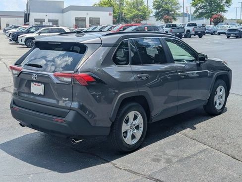 Used 2019 Toyota RAV4 XLE w/ Convenience Package FWD image 7