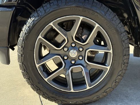 Used 2019 RAM 1500 Laramie image 12