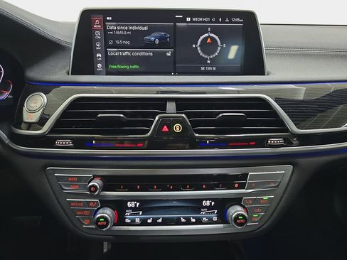 Used 2022 BMW 740i w/ M Sport Package image 23