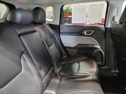 Used 2022 Jeep Compass Latitude AWD/4WD image 14