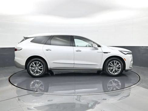 Used 2023 Buick Enclave Essence w/ Experience Buick Package AWD/4WD image 4
