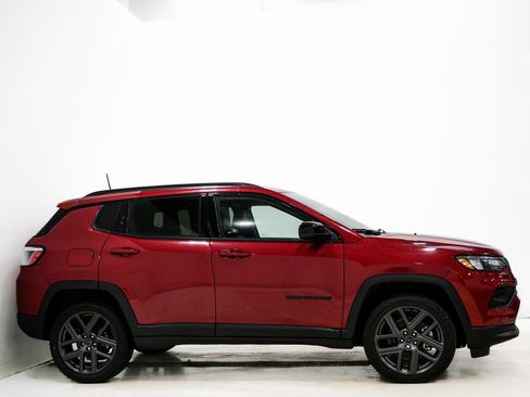 New 2026 Jeep Compass Latitude w/ Sun and Sound Group image 5