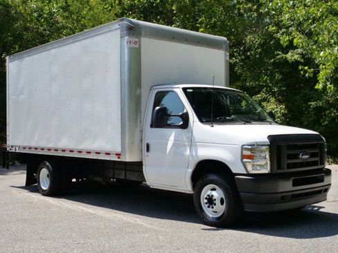 Used 2024 Ford E-450 and Econoline 450 Super Duty w/ Power Windows & Locks Group RWD image 4