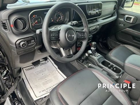 Used 2026 Jeep Wrangler Unlimited Rubicon AWD/4WD image 17