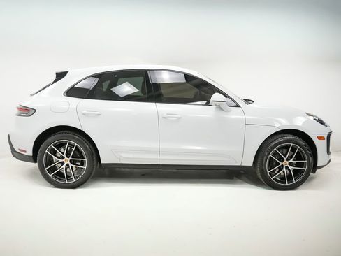 Certified 2025 Porsche Macan AWD/4WD image 9