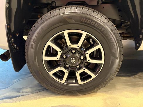 Used 2018 Toyota Tundra SR5 w/ TRD Off Road Package image 28