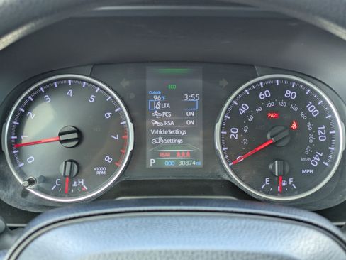 Used 2020 Toyota RAV4 LE FWD image 24