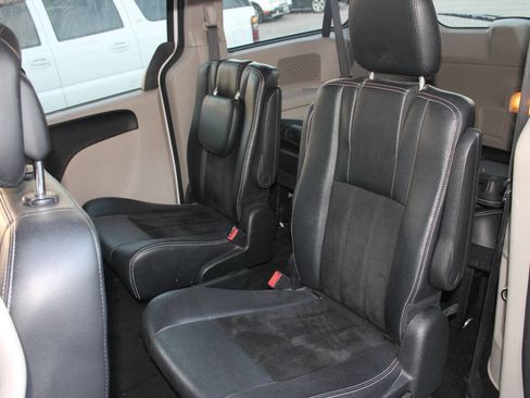 Used 2017 Dodge Grand Caravan SXT FWD image 26