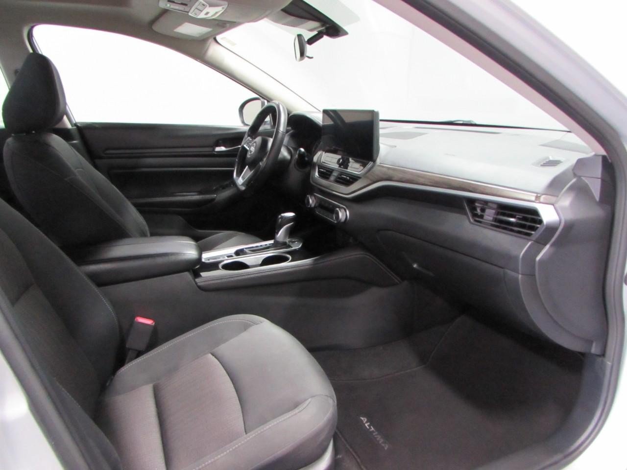 Used 2024 Nissan Altima 2.5 SV w/ SV Premium Package FWD image 17