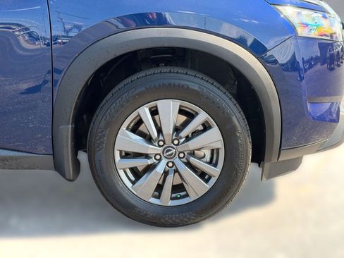 Certified 2024 Nissan Pathfinder SV w/ SV Premium Package AWD/4WD image 11