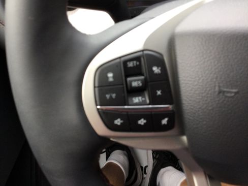 New 2026 Ford Explorer Active AWD/4WD image 11