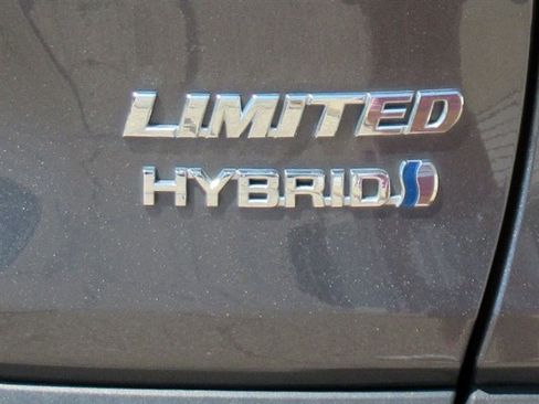 Used 2022 Toyota RAV4 Limited AWD/4WD image 34