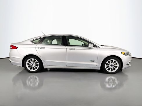 Used 2017 Ford Fusion Energi SE FWD image 4